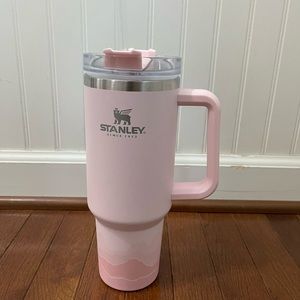 Stanley 40oz Thirst Quencher Pink and White Mountains